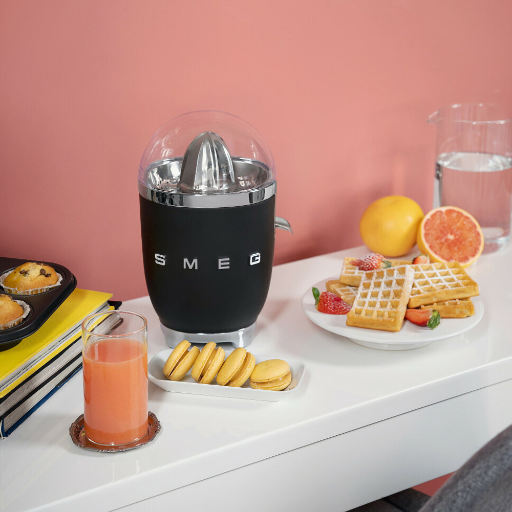 Соковыжималка для цитрусовых Smeg CJF01BLMEU
