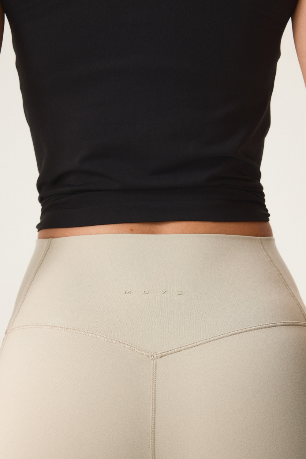 Короткие спортивные легинсы с карманом SoftMove™ - H&M