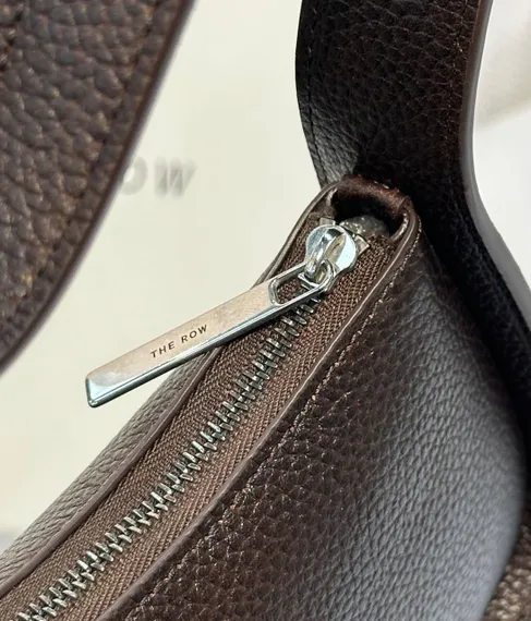 Сумка The Row Half Moon из зернистой кожи