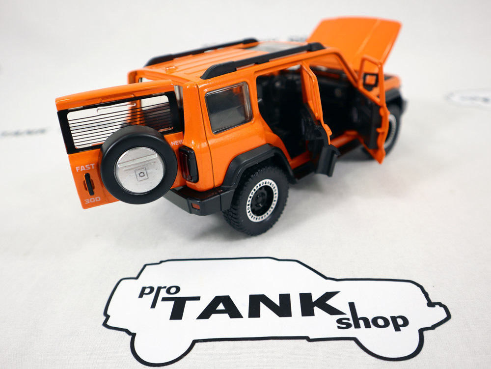 Модель автомобиля TANK 300 (ОРАНЖЕВАЯ) Масштаб 1:24