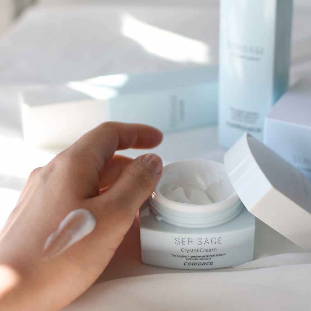 Осветляющий антивозрастной крем с экстрактом шелка COMOACE Serisage Crystal Cream