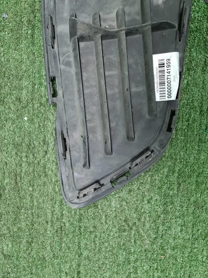 Решетка бампера RH Mercedes C W205 (14-18) AMG