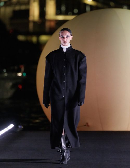 Look 17