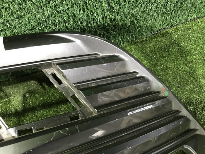 Решетка переднего бампера Toyota Camry xv70 (2017-2021)
