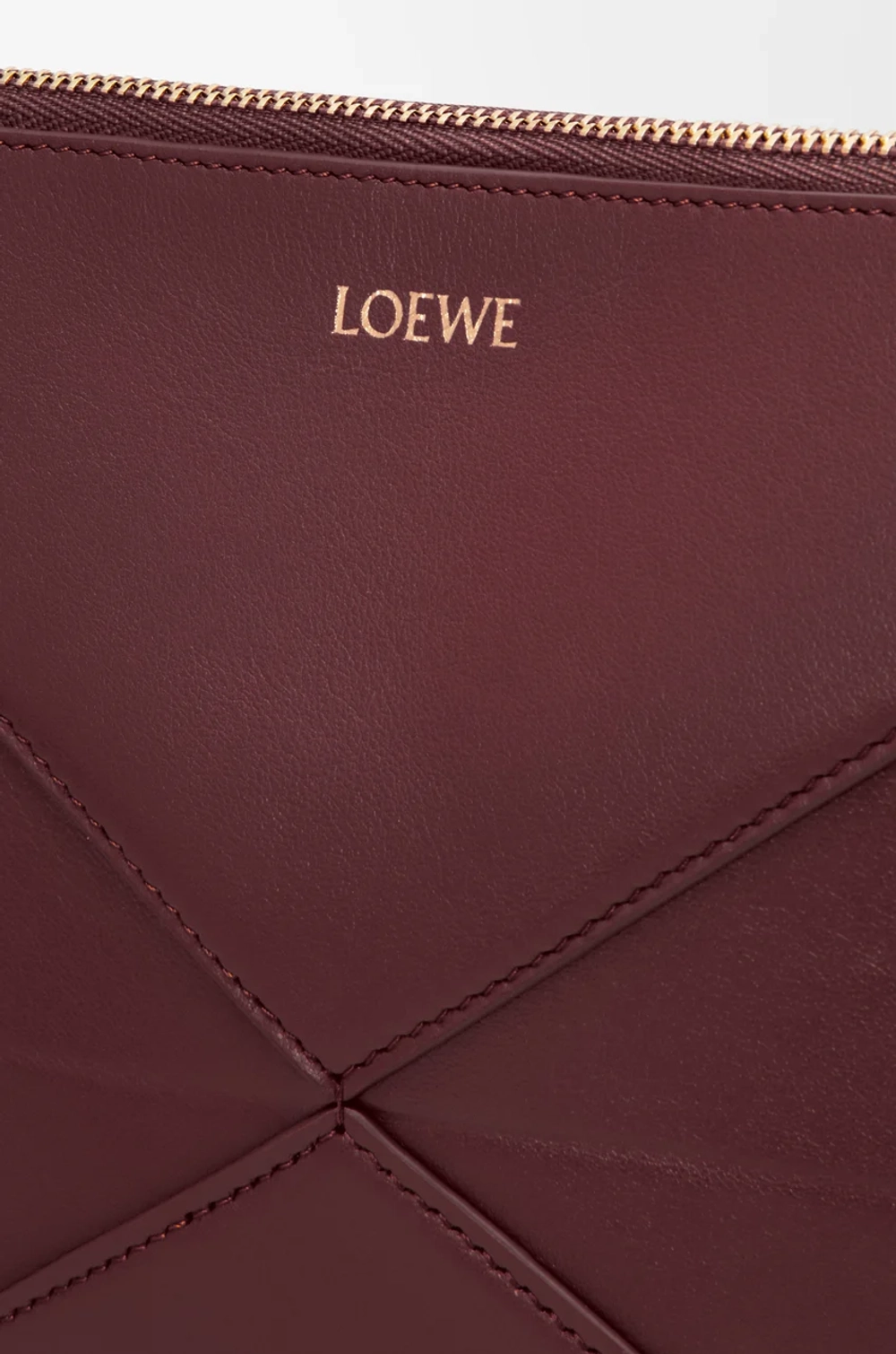 Loewe Сумочка-клатч Puzzle Fold из блестящей телячьей кожи наппа, бургунди