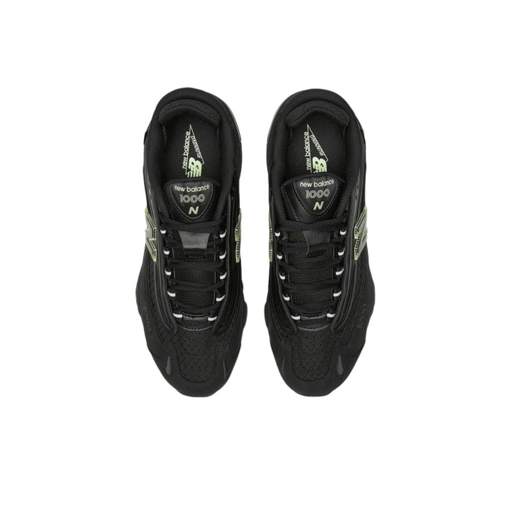 alt="Ткань Cordura на New Balance 1000 Black M1000BBV крупным планом"