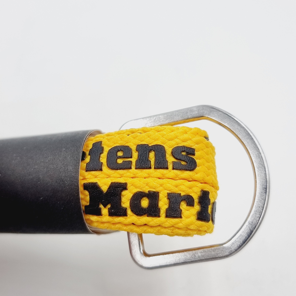 Шнурки DR. MARTENS желтые с черной надписью плоские 140 см на 8-10 петель (Из Финляндии)
