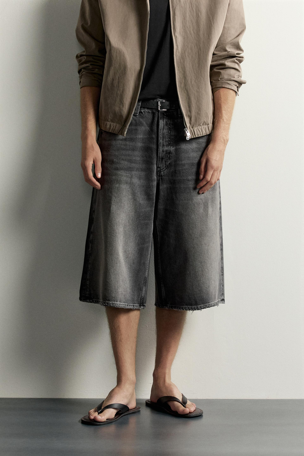 ZARA ДЖИНСОВЫЕ ШОРТЫ BAGGY FIT, СЕРЫЙ