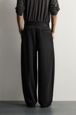 БРЮКИ BALLOON FIT С РЕМНЕМ И ЗАЩИПАМИ — ZARA