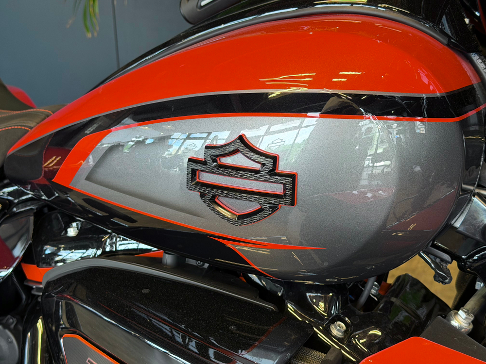 CVO Street Glide Limited "Citrus Heat CVO Tri-Tone" (2026)