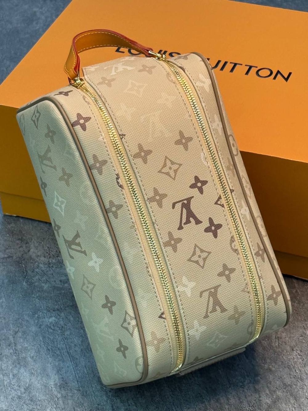 Несессер Louis Vuitton Dopp Kit