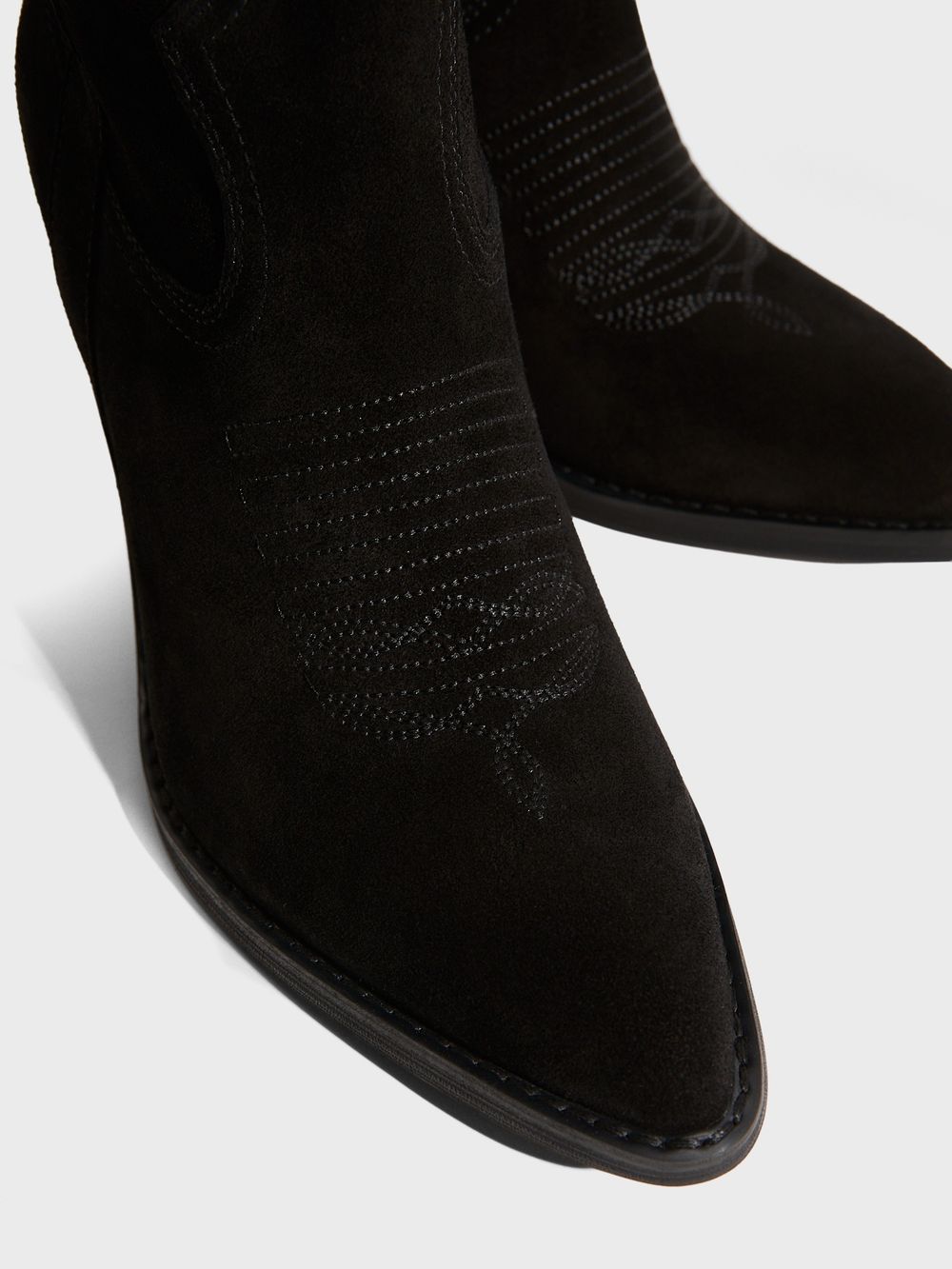 Сапоги женские GUESS SASHAN2