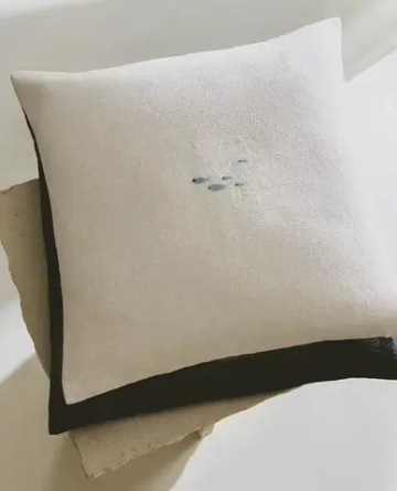 ZARA HOME НАВОЛОЧКА ДЛЯ ДЕКОРАТИВНОЙ ПОДУШКИ С ПРИНТОМ, ЖЕЛТОВАТО-БЕЛЫЙ