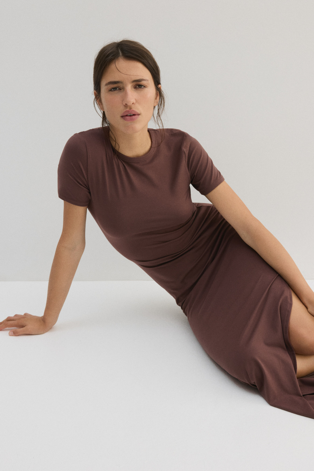Длинное платье-футболка — приталенный крой - H&M