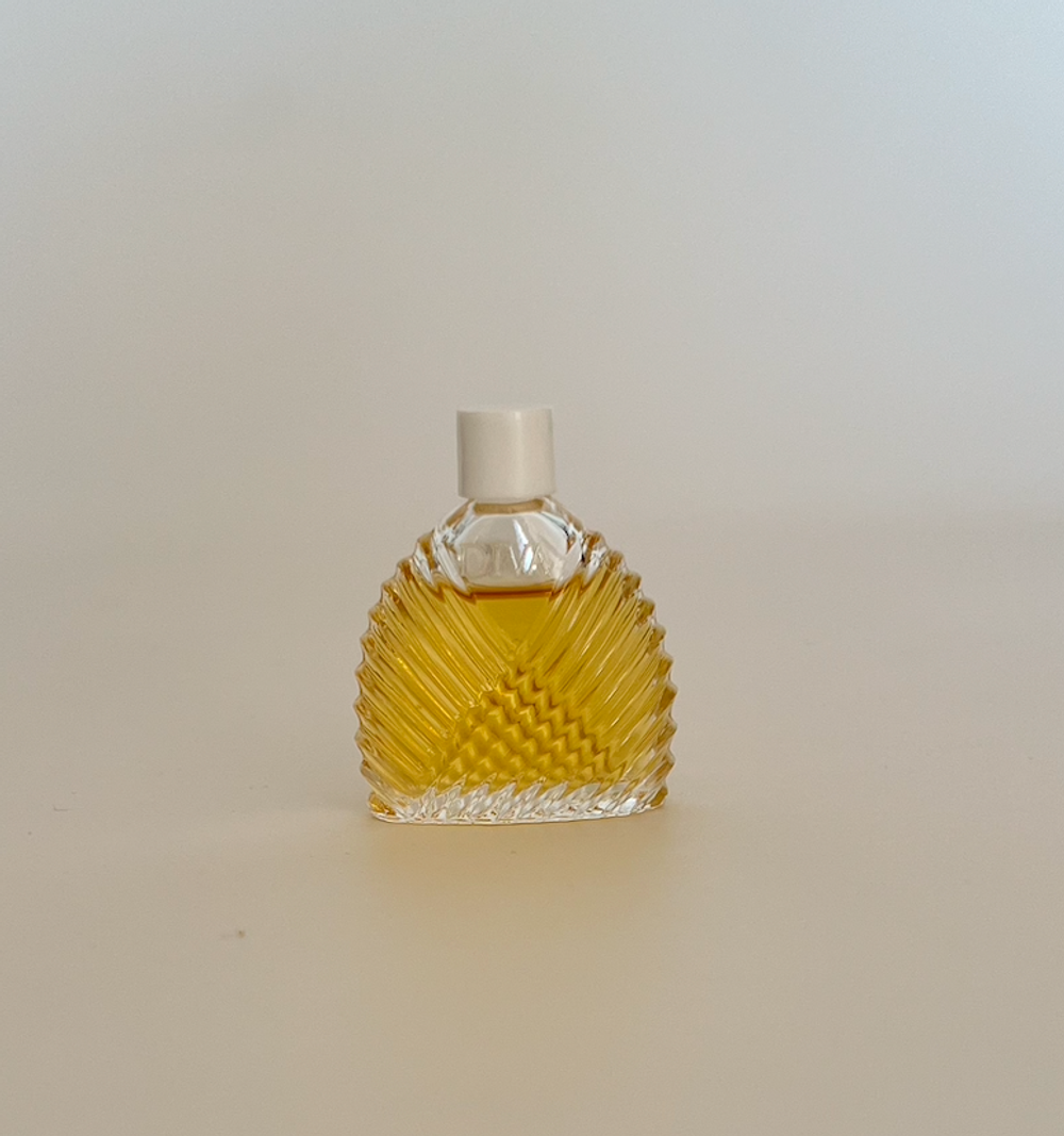Миниатюра парфюмерной воды Diva от Emanuel Ungaro