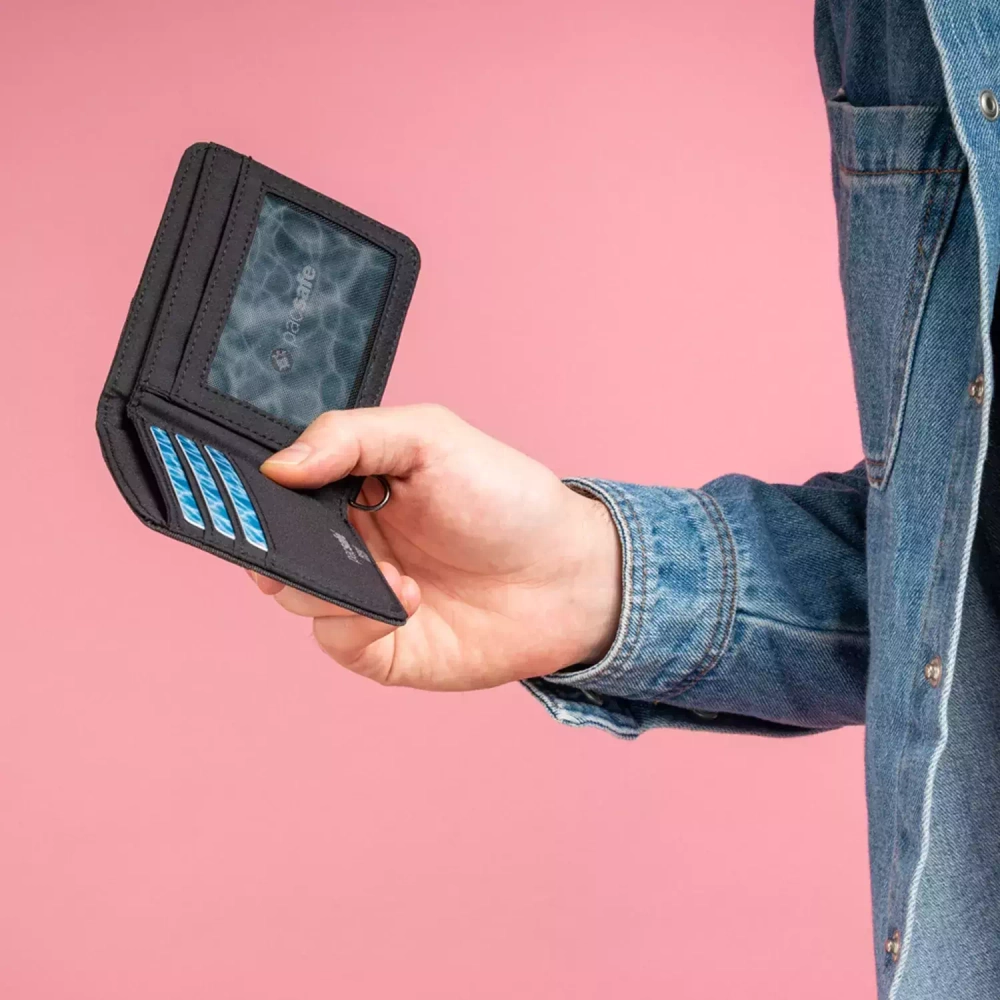 Кошелёк Pacsafe RFID Bifold Wallet