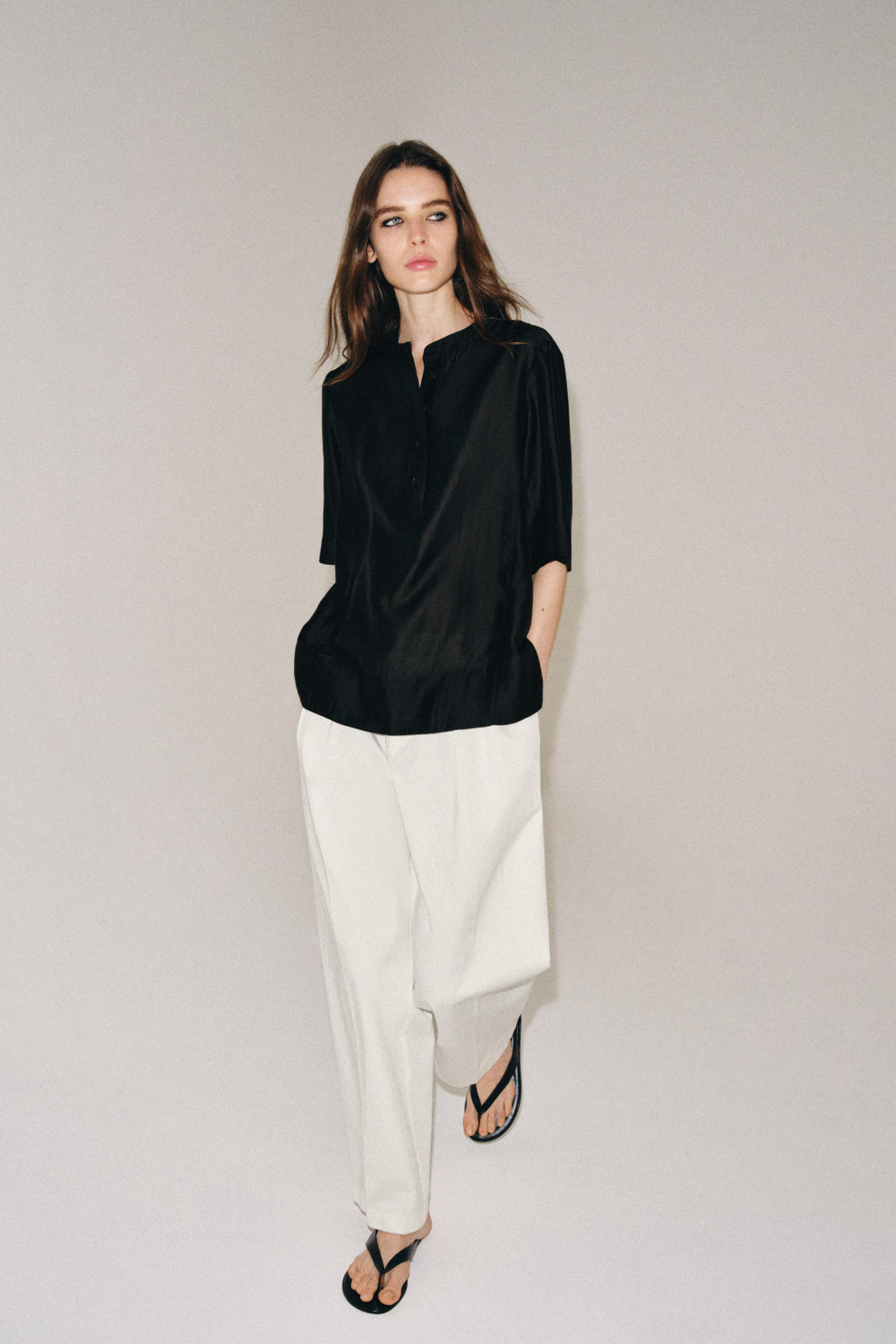 СТРУЯЩАЯСЯ БЛУЗА С КОРОТКИМИ РУКАВАМИ — ZW COLLECTION — ZARA