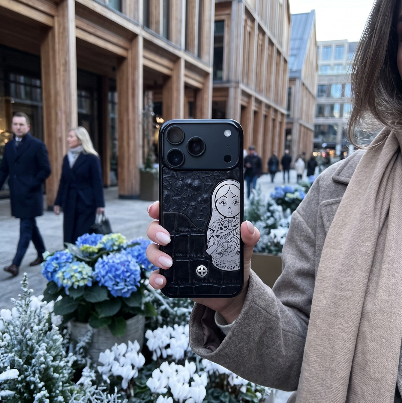 МАТРЁШКА КАК КОД. Чехол для iPhone 18 Pro и 18 Pro Max — когда русский символ встречает итальянскую кожу