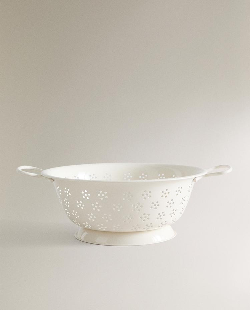 ZARA HOME ДУРШЛАГ С ЦВЕТОЧНЫМ УЗОРОМ, КРЕМОВЫЙ