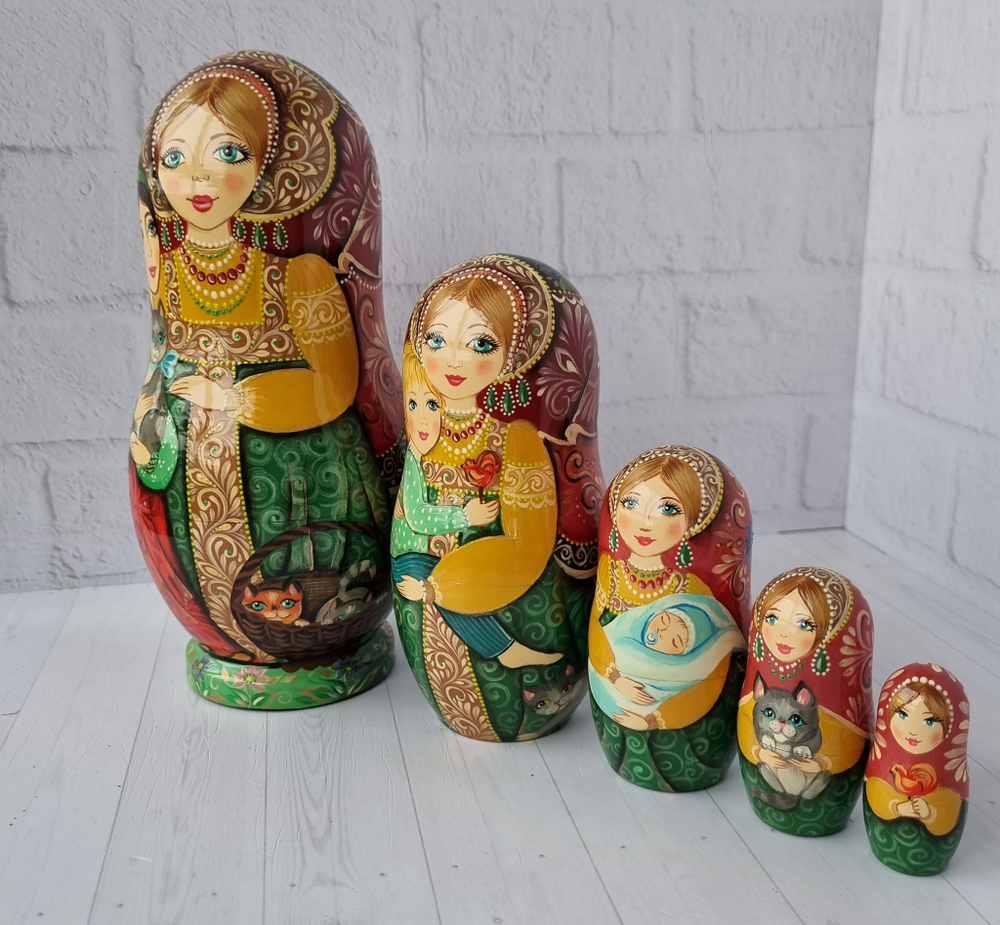 Матрешка 21 см "Кошки в лукошке" 5 мест