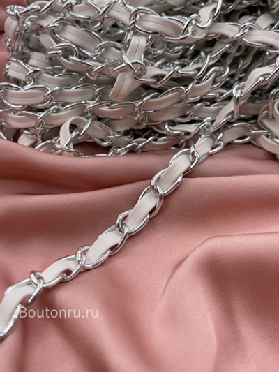 Тесьма цепь серебристая с кожаной белой вставкой