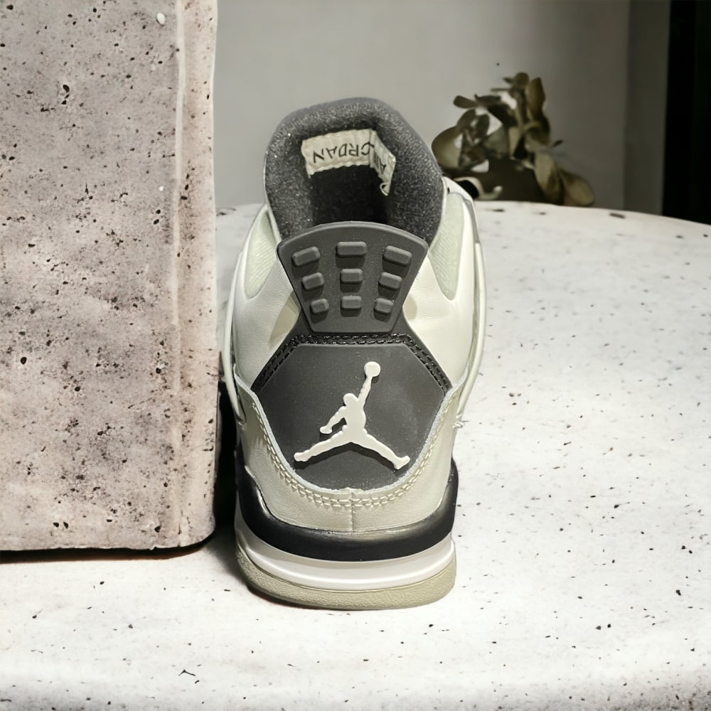 Nike Air Jordan 4 • Military Black