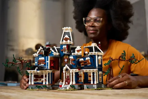 Конструктор LEGO Icons 11370 Stranger Things: The Creel House