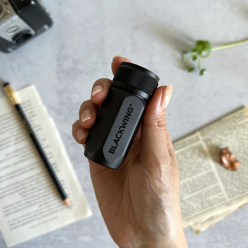 Набор из 4 карандашей и точилки Blackwing x Moleskine (EWBKWKIT1) в черной подарочной коробке