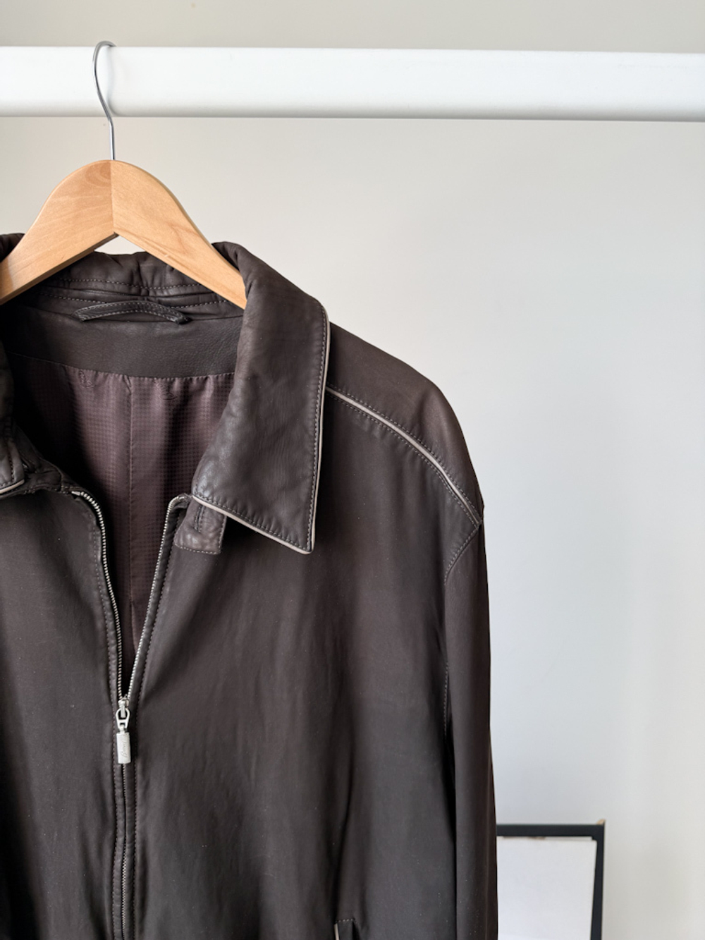 Кожаная куртка Brioni, L-XL