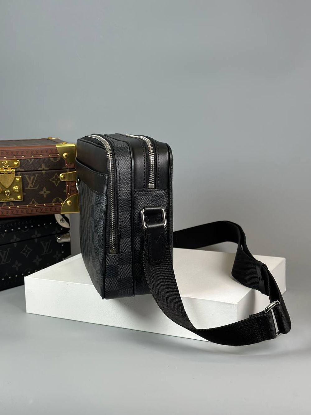 Сумка-мессенджер Louis Vuitton