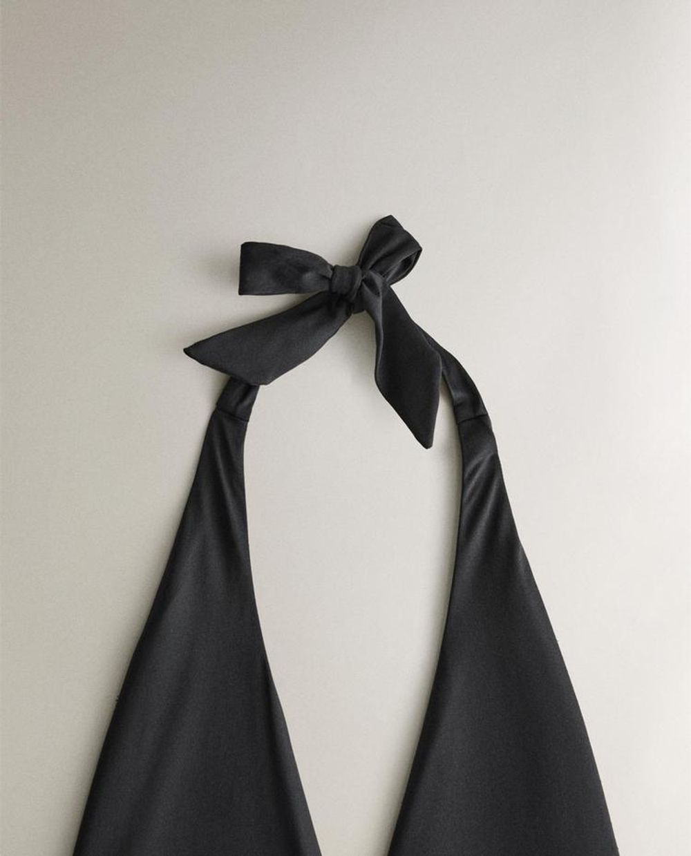 ZARA HOME КУПАЛЬНИК С V-ОБРАЗНЫМ ВЫРЕЗОМ, ЧЕРНЫЙ
