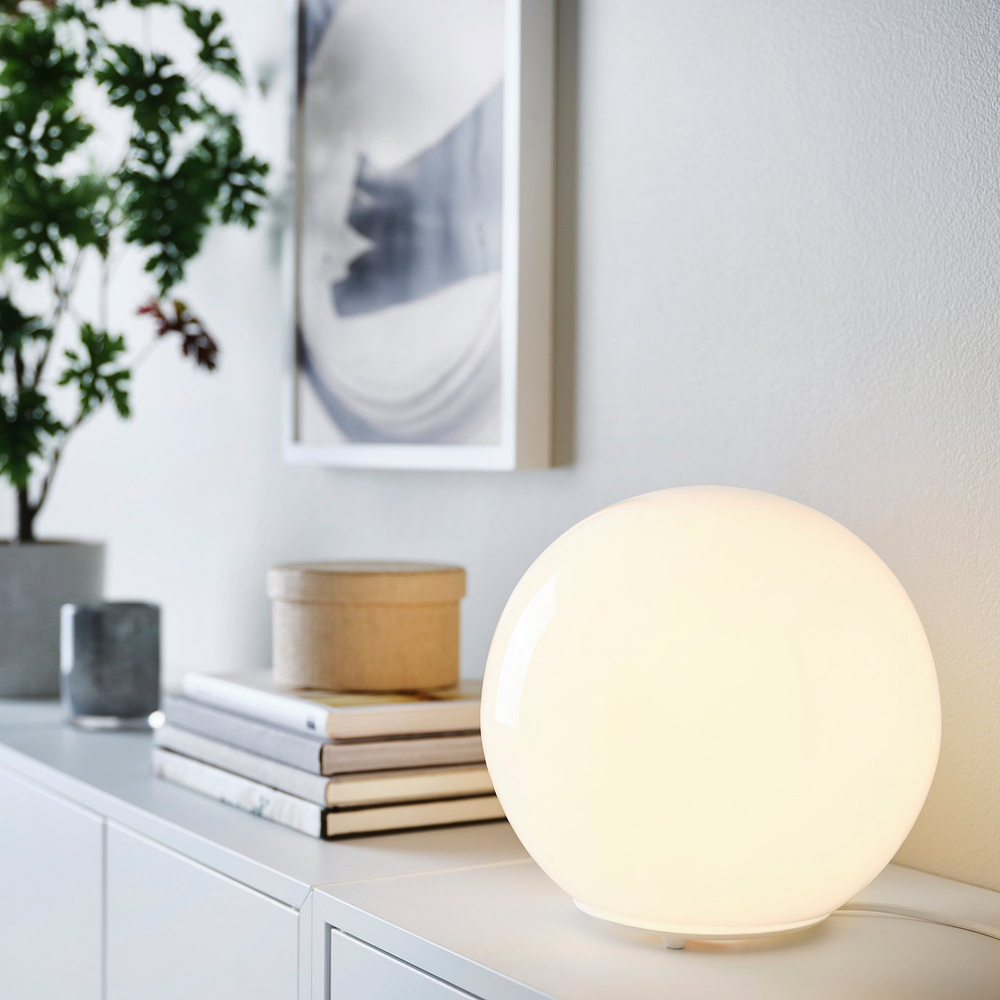 IKEA SOLHETTA  (ИКЕА СОЛХЕТТА)  -  Лампа светодиодная E27 470 люмен - шар опаловый белый