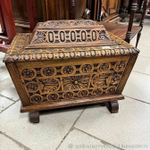Старинная большая шкатулка