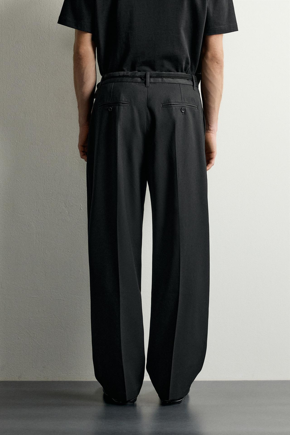 ZARA БРЮКИ RELAXED FIT СО СКЛАДКАМИ, ЧЕРНЫЙ