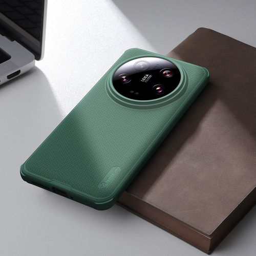Усиленный двухкомпонентный чехол зеленого цвета (Deep Green) от Nillkin для Xiaomi 14 Ultra, серия Super Frosted Shield Pro