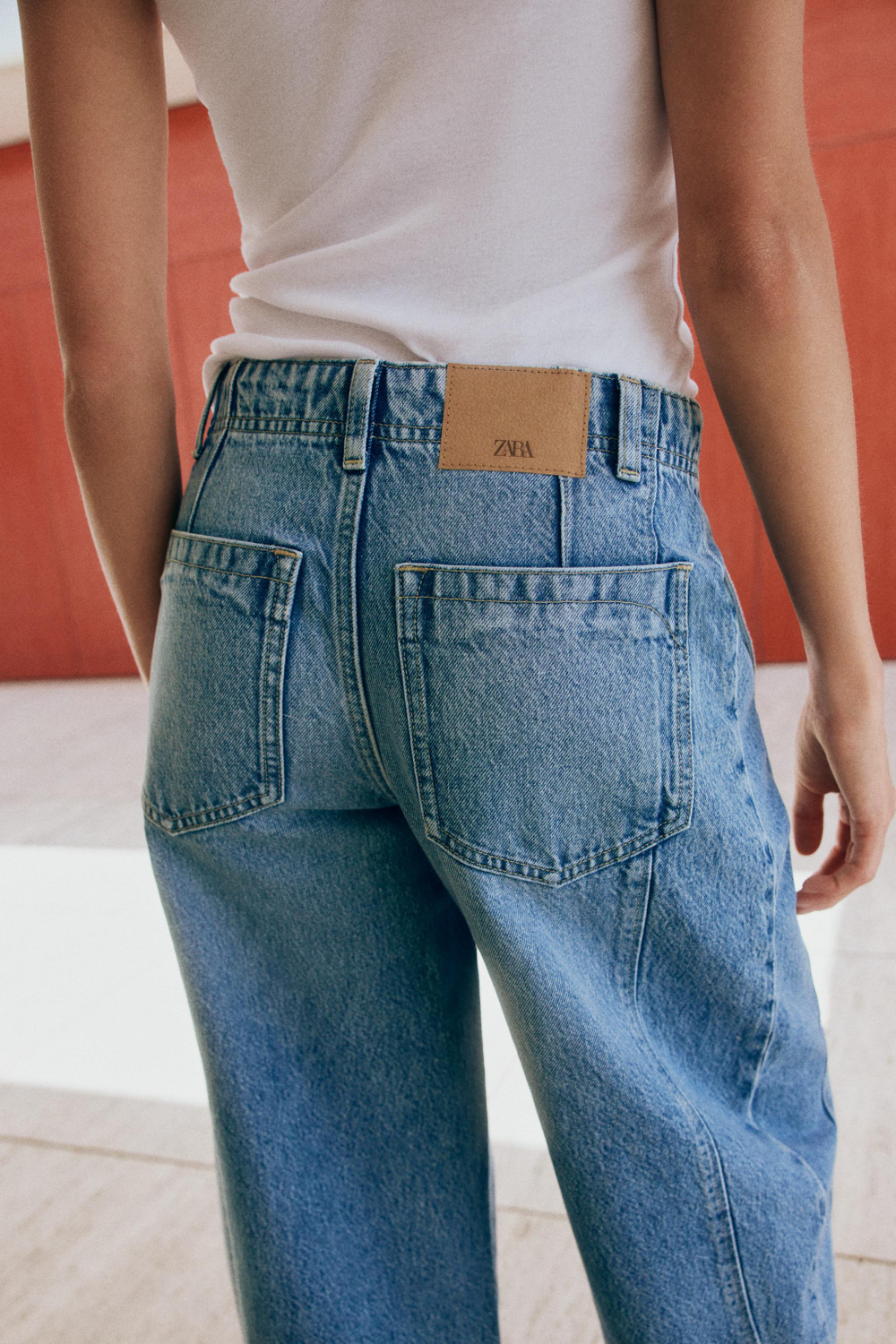 ДЖИНСЫ Z1975 BARREL — ZARA