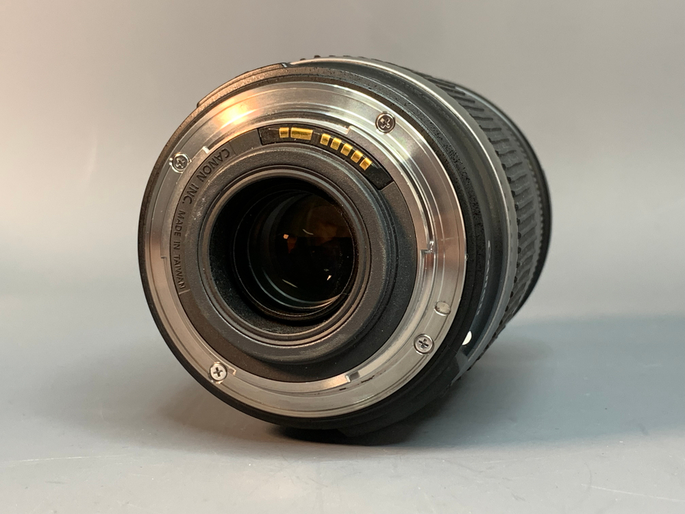 Canon EF-S 18-200mm 3.5-5.6 IS внутри пыль