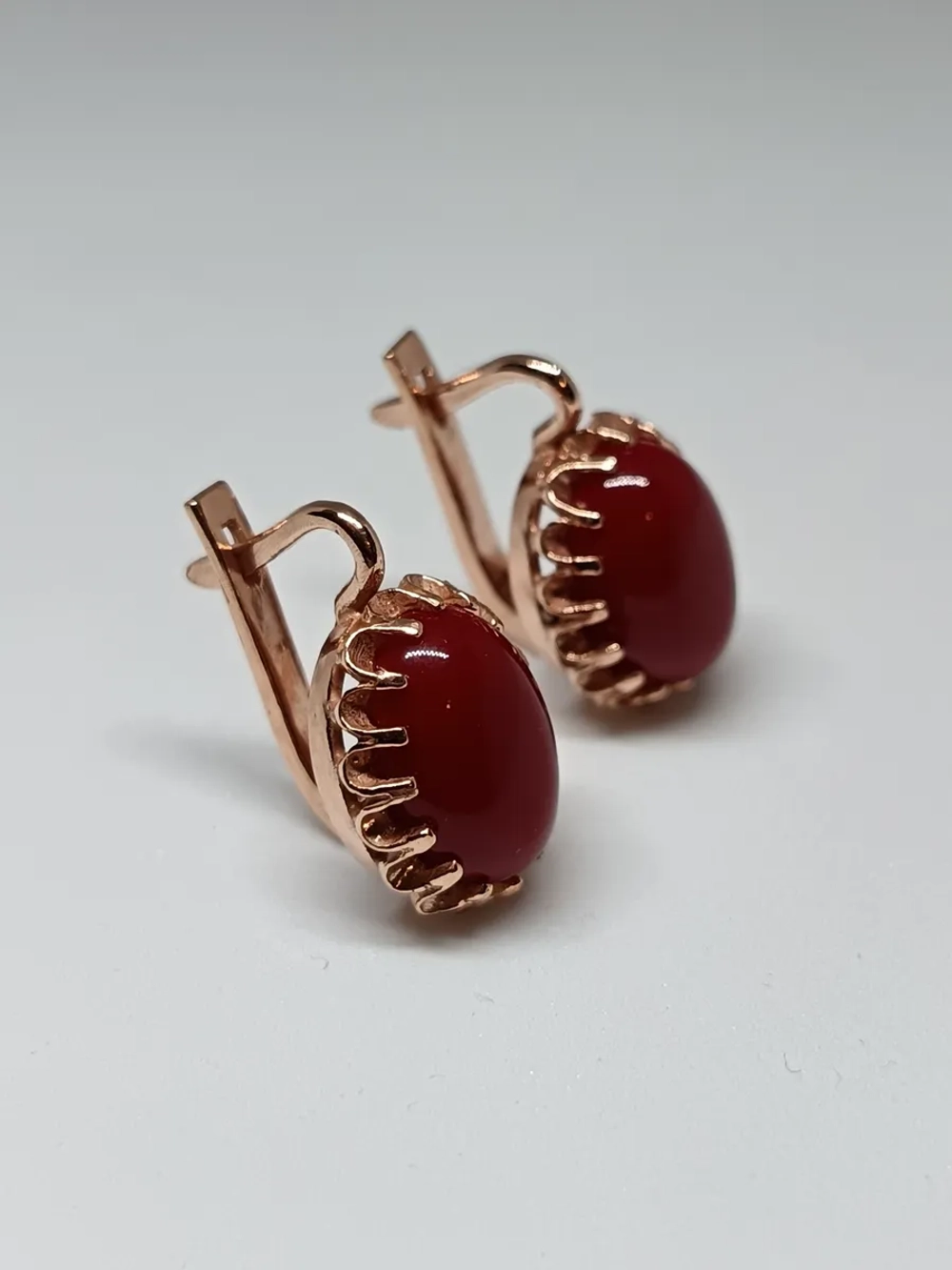 Серьги бижутерные с кораллом прессованным