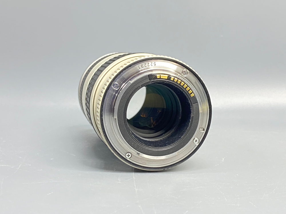 Canon EF 70-200mm 4L IS USM царапка на передней линзе