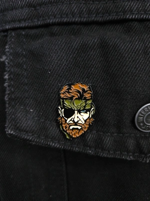 Металлический пин «Naked Snake»