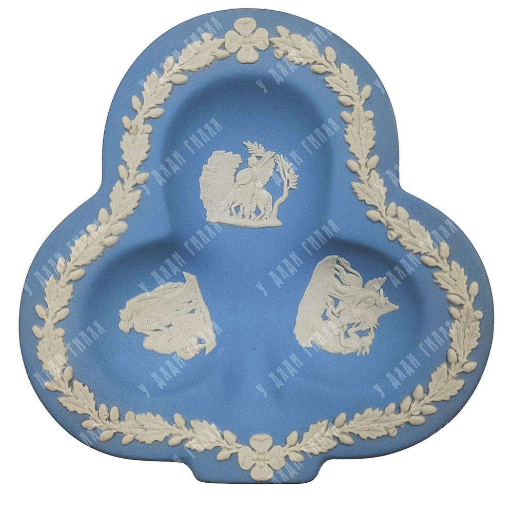 Миниатюрная тарелка в виде трефы. Яшмовый бисквитный фарфор. Wedgwood.