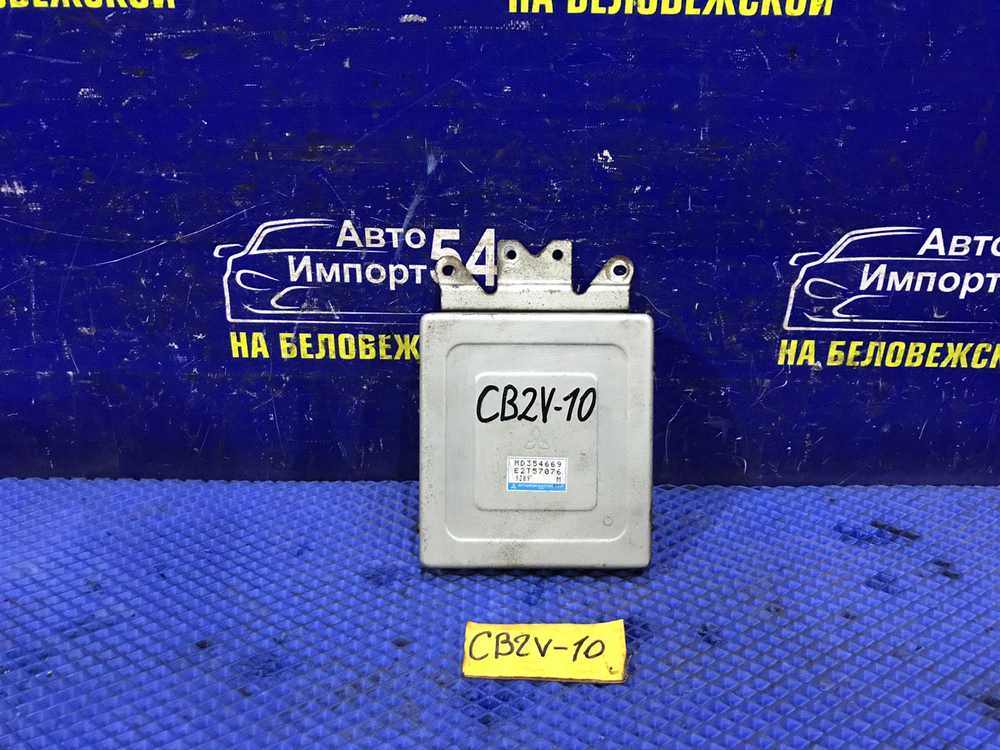 Компьютер двигателя MITSUBISHI LIBERO 1999