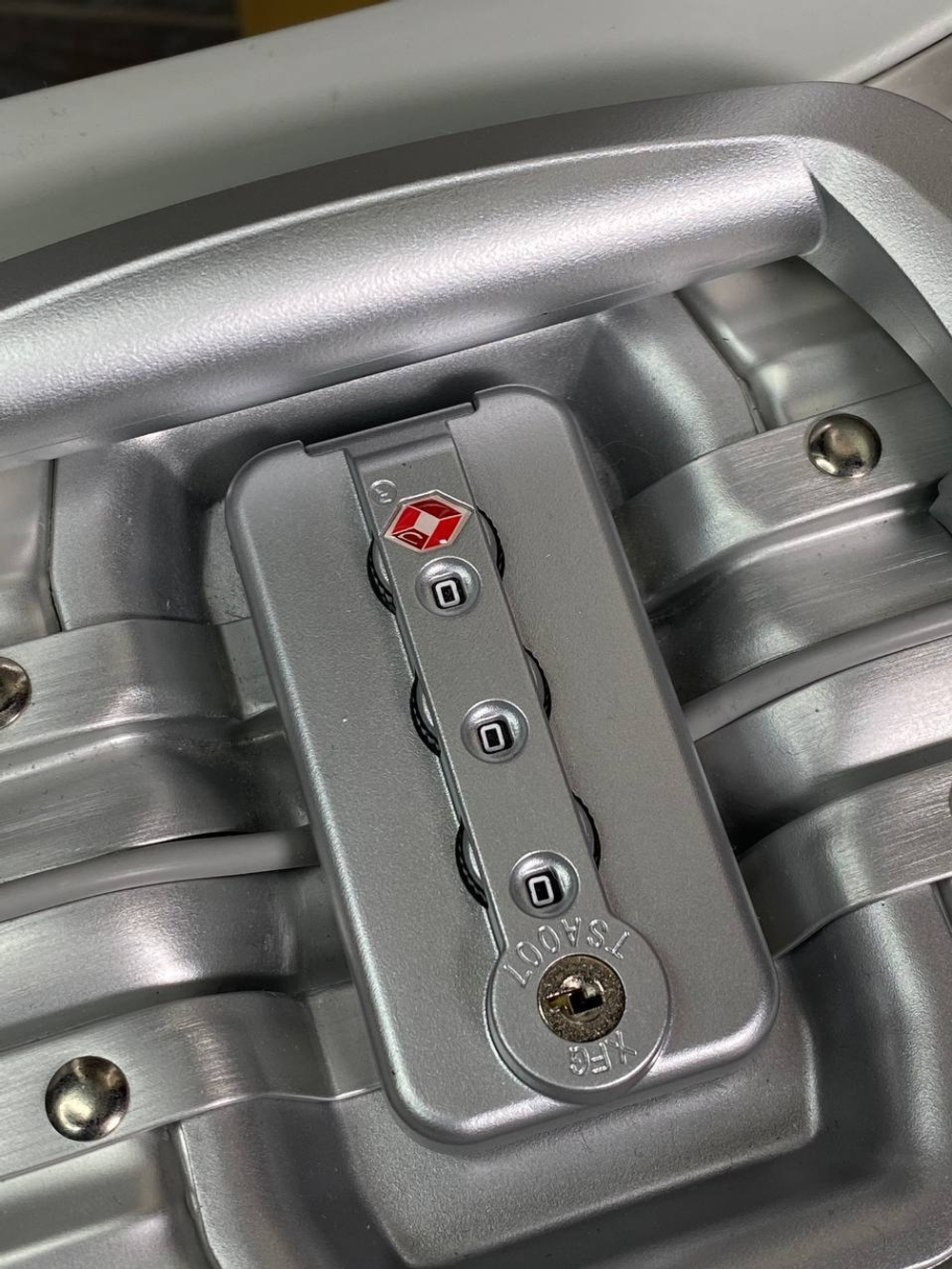 Чемодан Rimowa