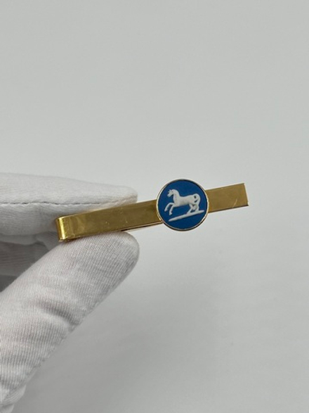 Зажим для галстука синий с лошадью Wedgwood