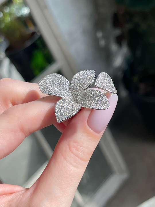 Серебряное кольцо цветок с листьями