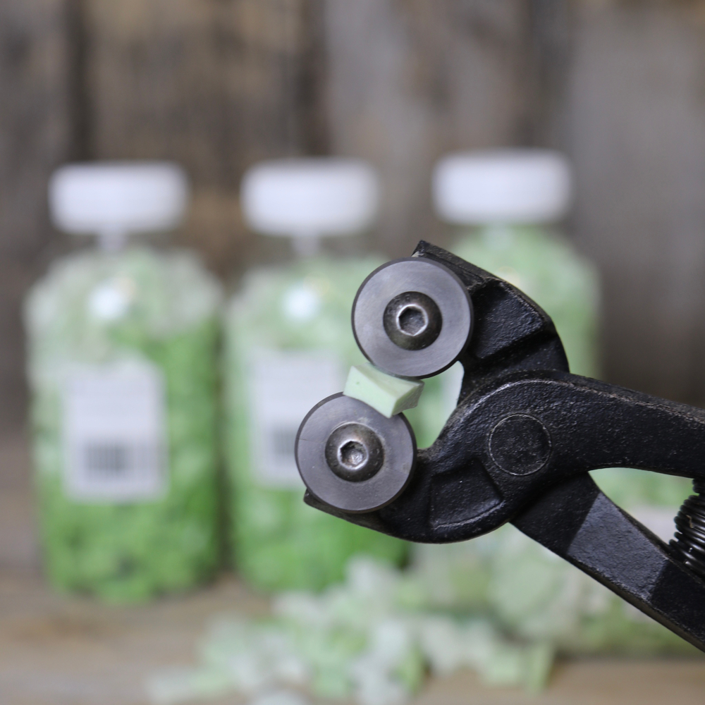 Упаковка с зелёной смальтой 400 г Smaltbottle-GREEN ArtWorker