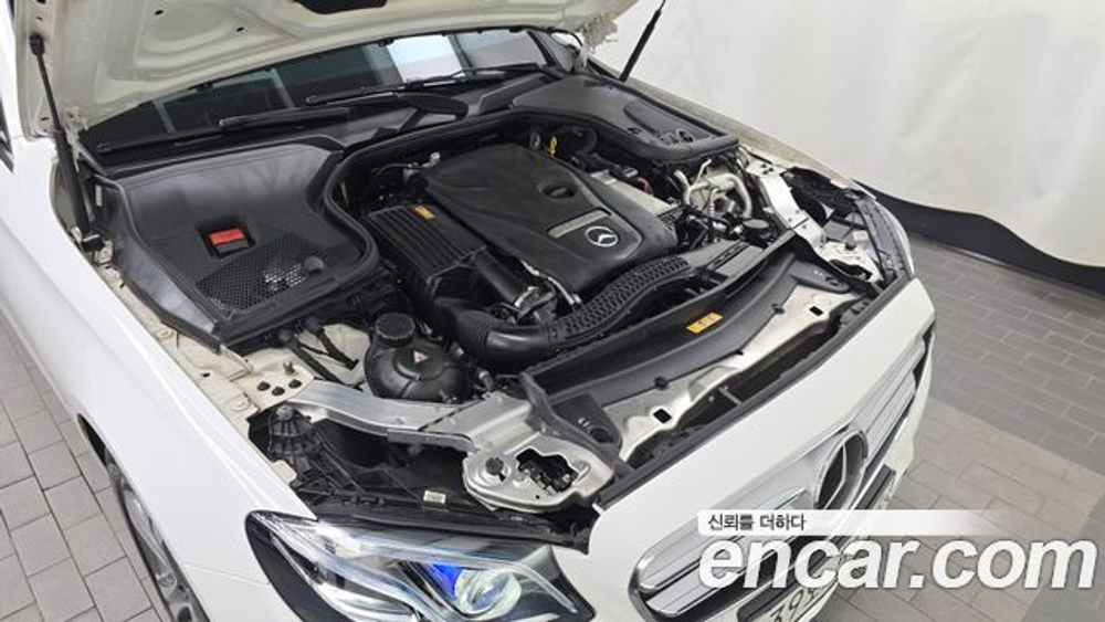 Mercedes-Benz E-Class E300 4MATIC AV Intelligent Drive — 2017