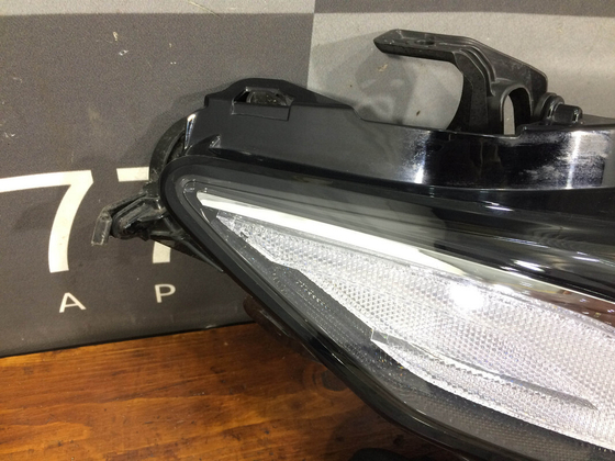 Фара правая LED Toyota Camry (XV70) 17-нв Б/У Оригинал 8111033G00
