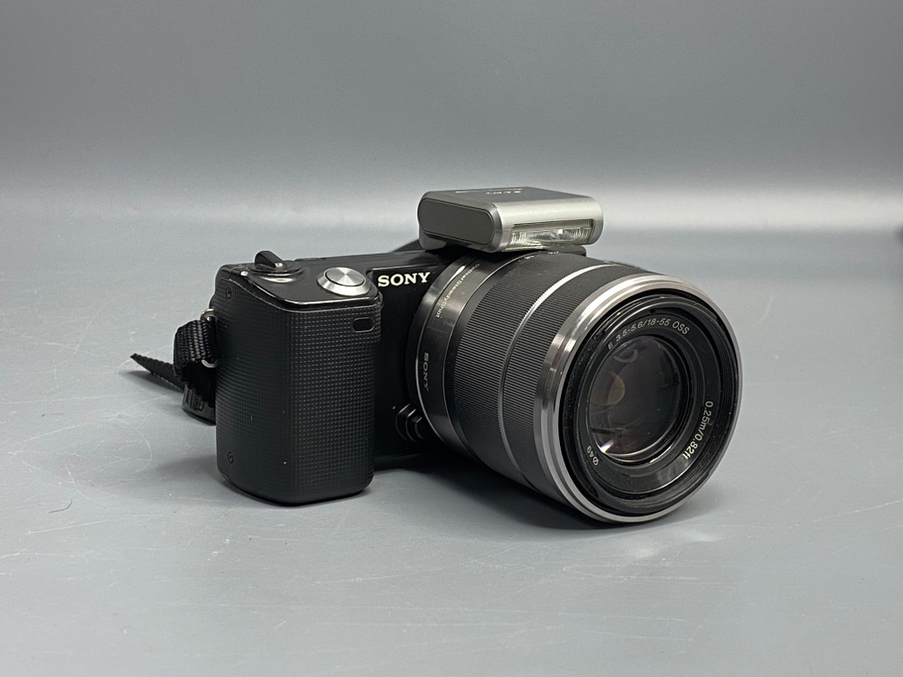Sony NEX-5 + объектив 18-55mm