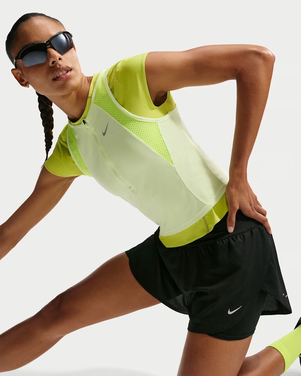 Nike Flow Женские сетчатые шорты для бега Dri-FIT 2 в 1 - NIKE